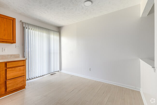 1BR, 1BA - 615SF - Dining Area