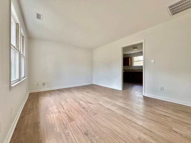 Photo - 725 N Privette St Unit 725 N Privette Street, L/S