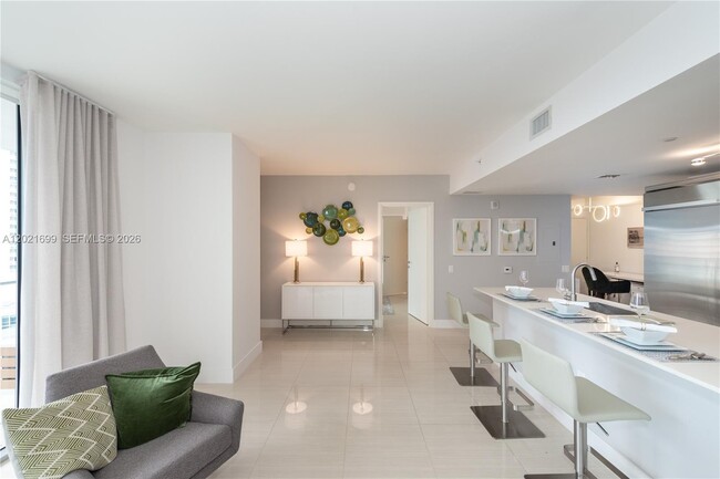 Photo - 1300 Brickell Bay Dr Unidad 2900
