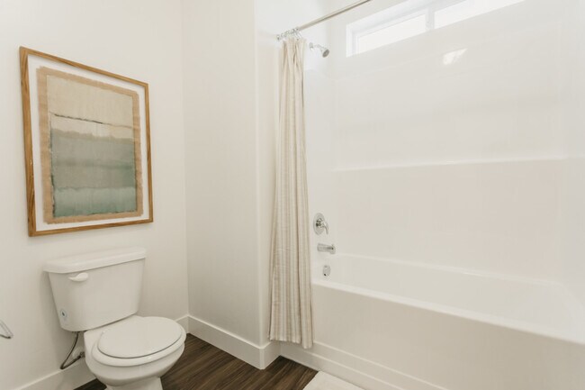 Photo - 671 N 380 W Unidad Master Bedroom