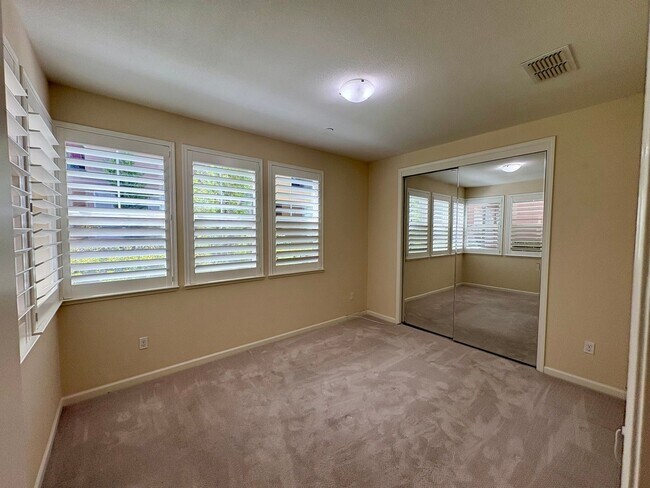 Photo - Spacious 4-Bedroom Townhouse