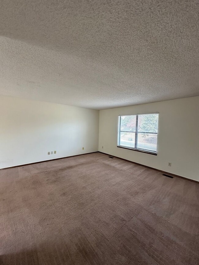 Photo - Lovely 4 bedroom house avail now