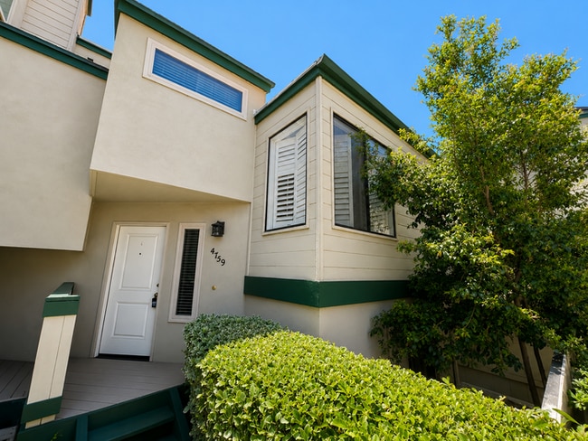 Building Photo - Coastal Townhome Near Beach, Bay & Kate Sessions Park – 2 Bed / 2.5 Bath
