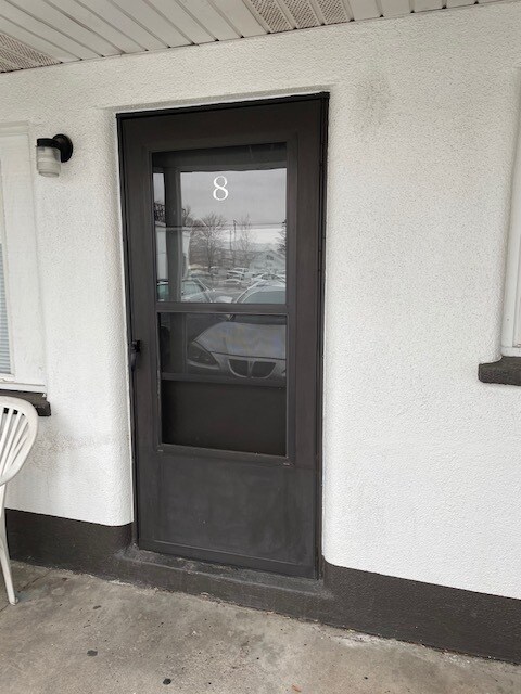 front entry - 1119 N Main St