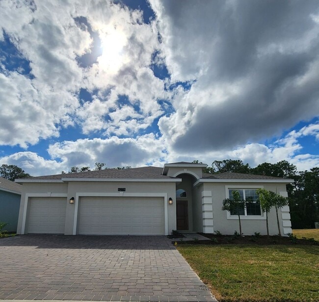 Building Photo - Beautiful Like New One Story Pine Glen Home with Solar Panels for Energy Efficiency & Three Car G...