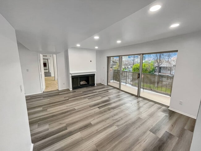 Photo - 14850 Hesby St Unit 203