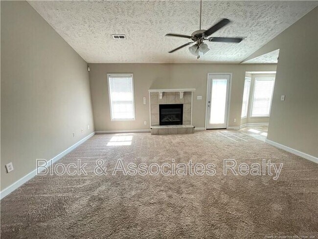 Photo - 1465 Avoncroft Dr