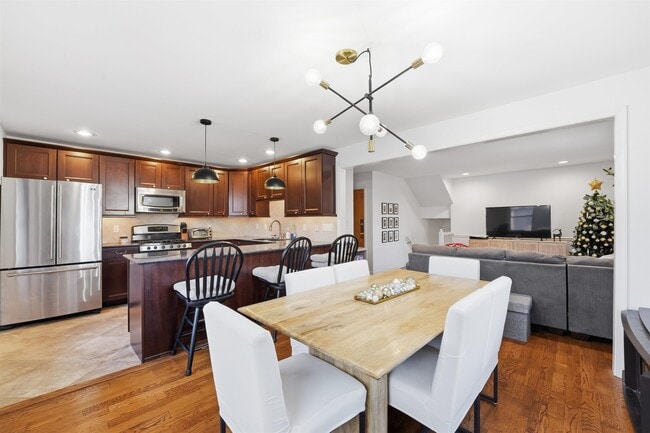 Photo - 635 Madison St