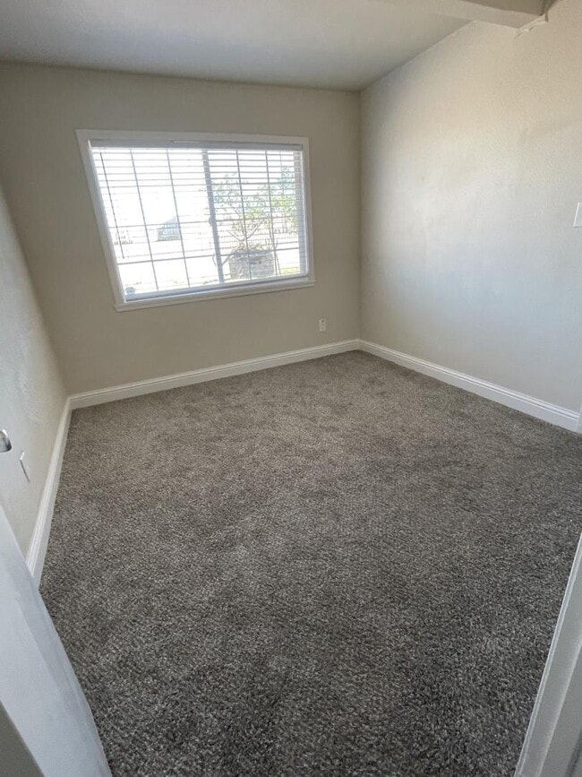 Building Photo - 5879 Kelly Way Rental