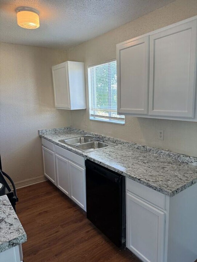 Photo - 4200 Boyett St Unit 1