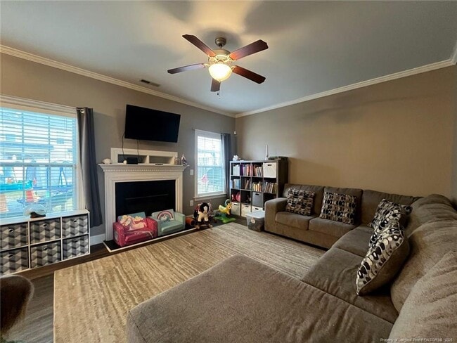 Photo - 582 Century Dr