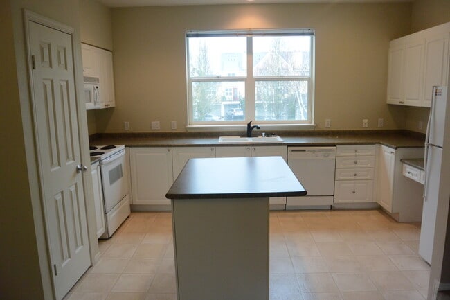 714 SE Fairwinds Loop