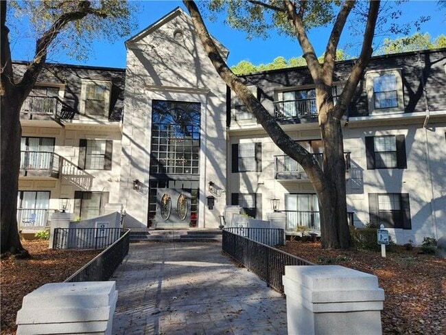 Building Photo - 2 bedroom condo in Atlanta in gated community Unit 2201
