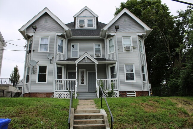 Building Photo - 42 Summer St Unit 4 Rental