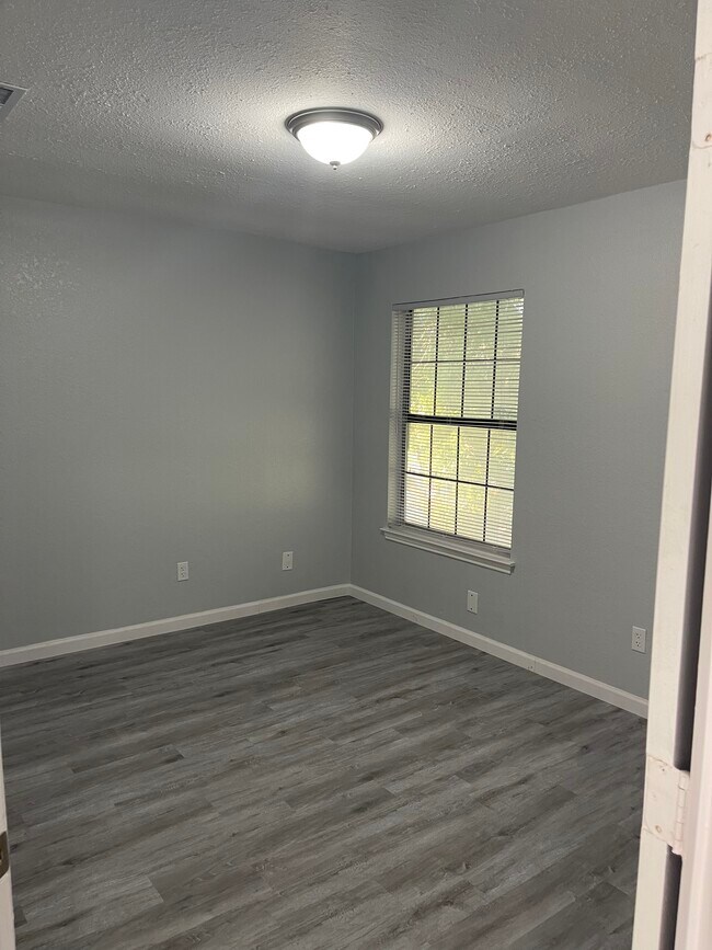 Photo - 2332 Sherry St