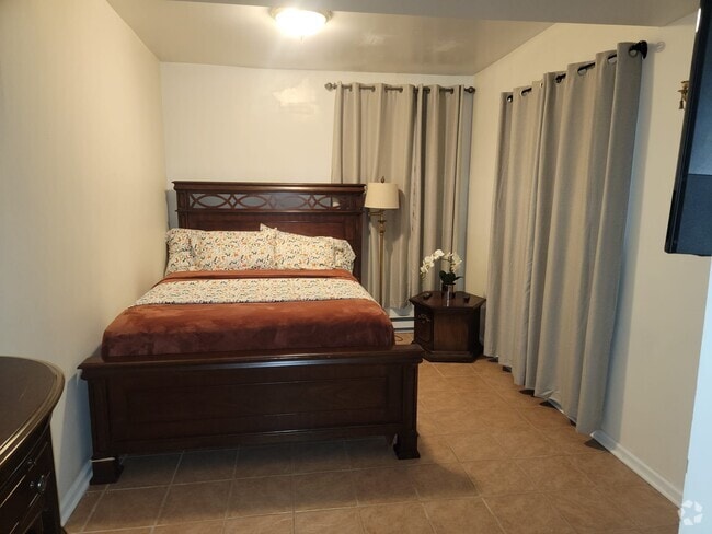 Building Photo - 1212 Berryhill St Rental
