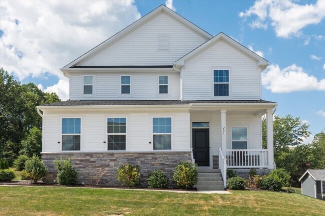 Building Photo - Beautifully Upgraded 4B/3.5B Home with Dec...