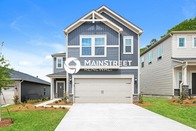 Building Photo - 4 Bedroom Pet-Friendly Home in Charlotte, NC with Main Street Renewal