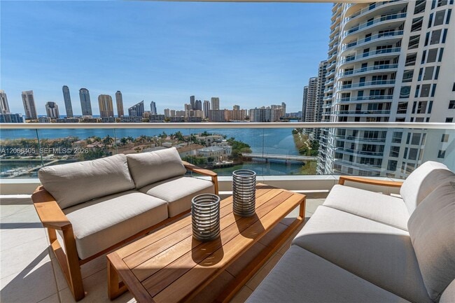 Building Photo - 7000 Island Blvd Unit 1402