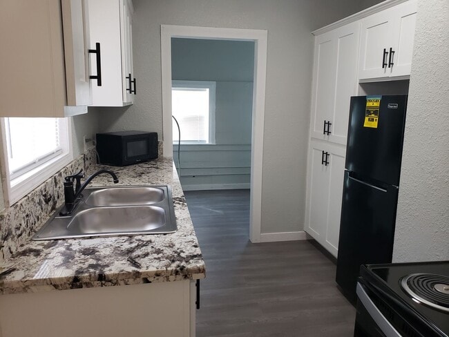 Photo - One Bedroom Cottage off of Eureka Way - Recently Remodeled Unidad 1033 West Street