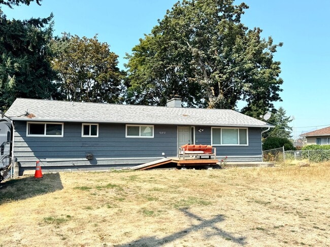 Photo - Spacious 4-Bed, 2-Bath Duplex – Utilities ...