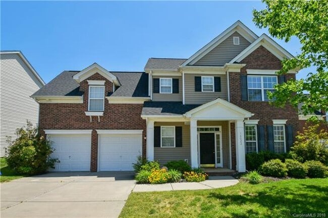 Building Photo - 4 BR/2.5BA Community Pool | Fenced backyard!