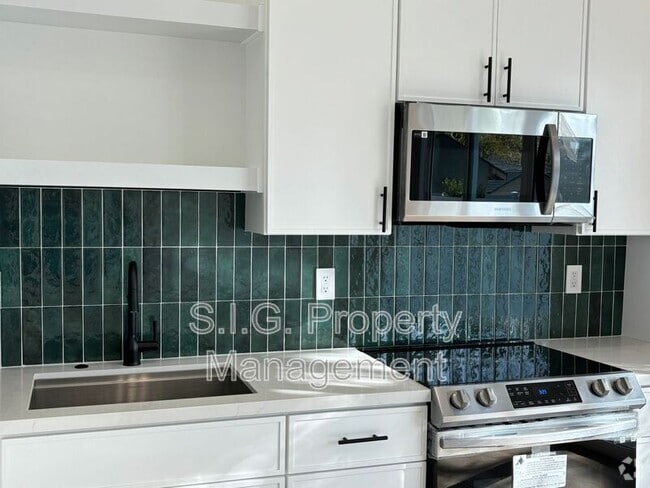 Building Photo - 248-250 W. Howard St Unit 252 #4 Rental