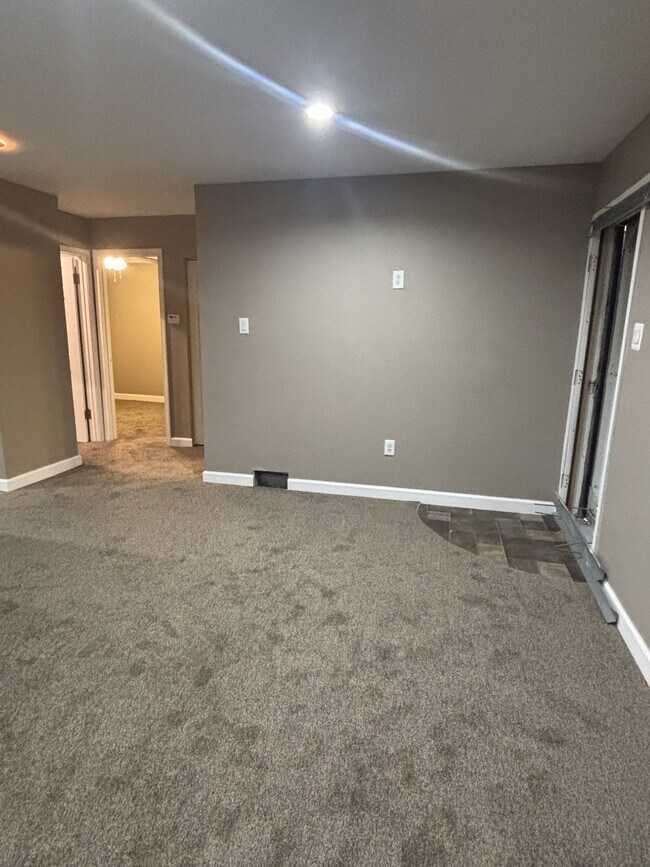 Photo - 19681 Rogge St