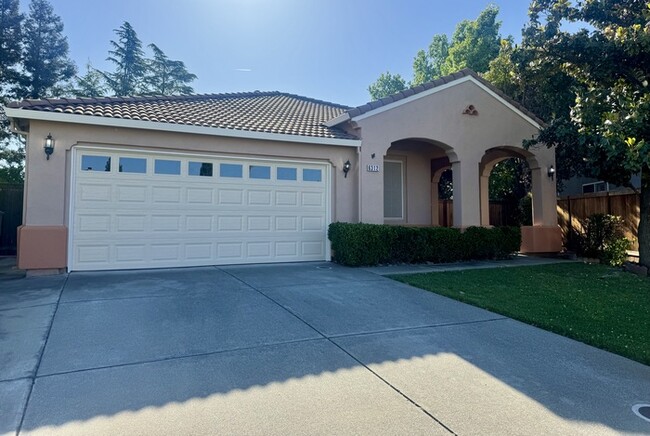 Building Photo - Beautiful 4 Bedroom, 2 Bathroom Home in Rocklin!