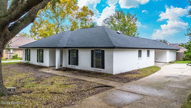 Photo - 213 Presbytere Pkwy