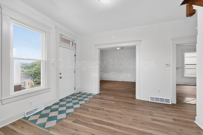 Photo - 1527 Farland Ave