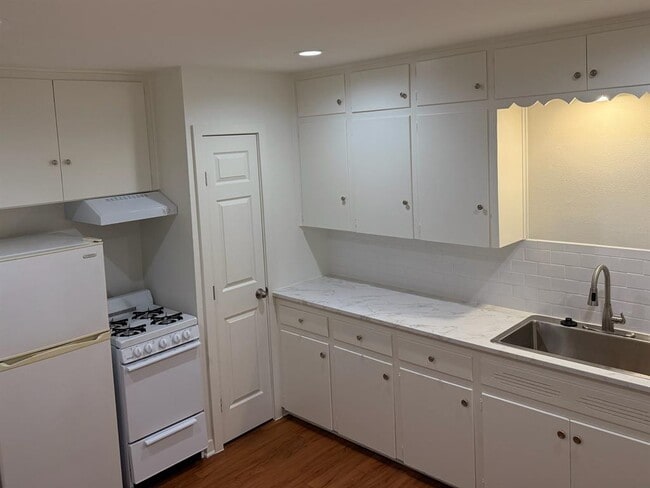 Photo - 2514 W 12th St Unit D