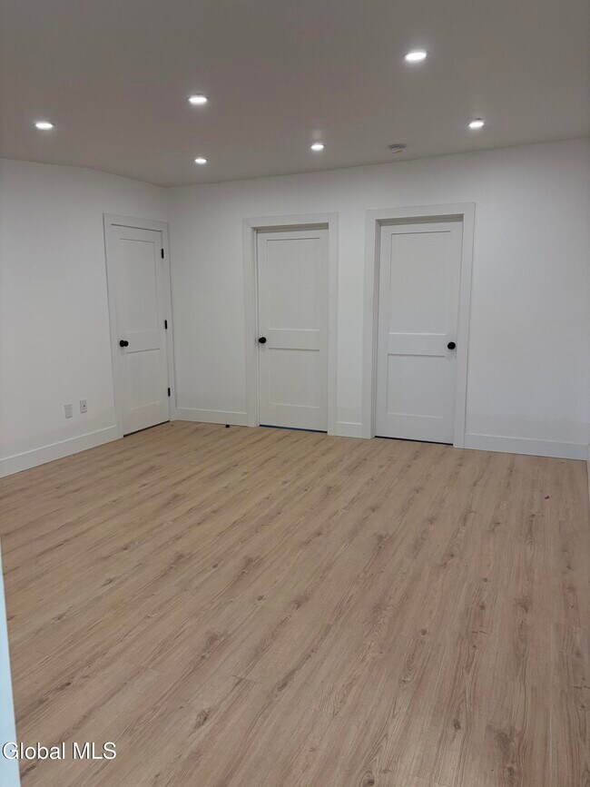 31 Van Zandt St Unit #3