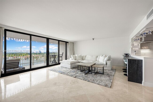 Photo - 1 Grove Isle Dr Unidad A1508