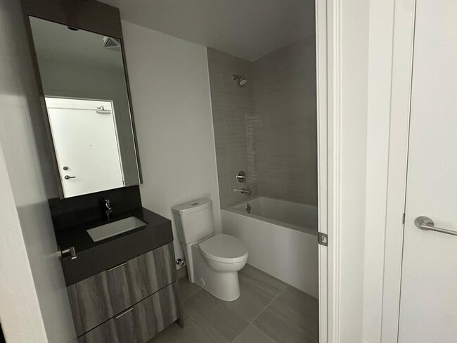 Photo - 406-10 Flavelle Trail Vaughan Unit 406