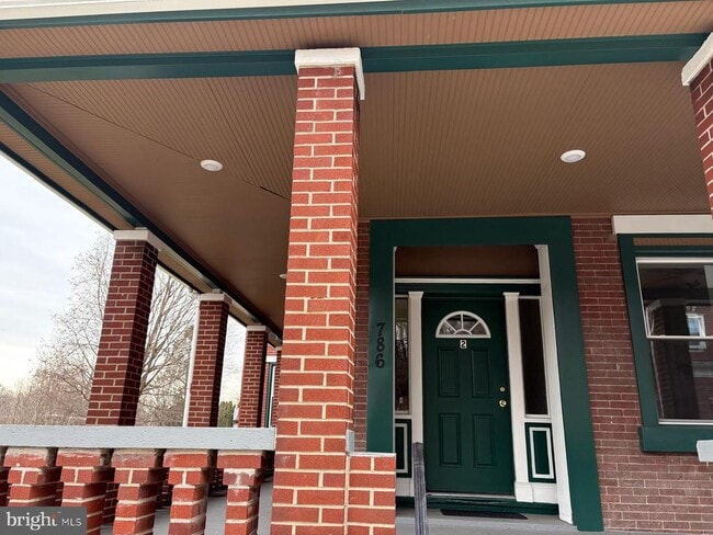 Building Photo - 786 S Main St