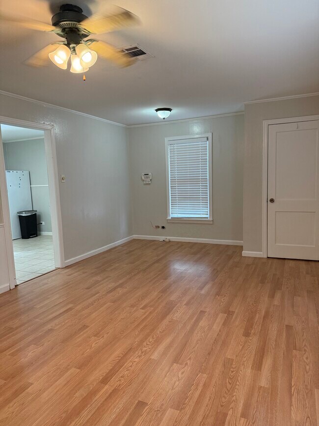 Photo - 609 Victoria St