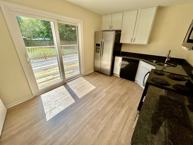 Photo - 3725 Boyette Ct E