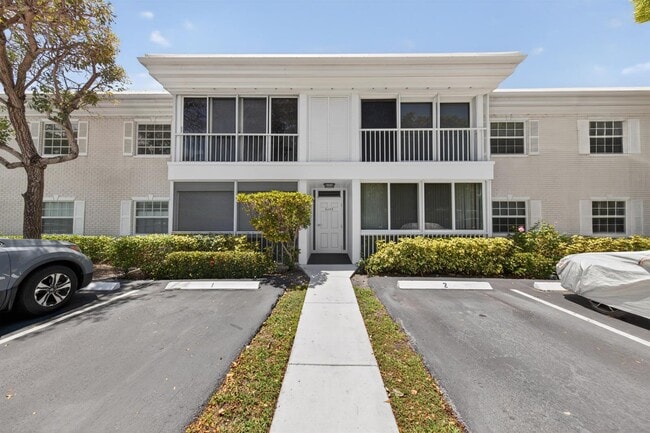 Building Photo - 6429 Bay Club Dr Unit 3