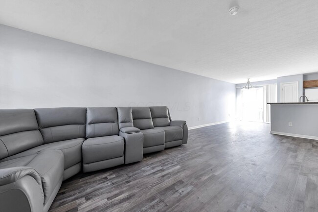 Photo - 8326 Bruntsfield Rd