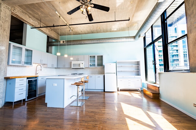 Photo - 843 W Adams St Unit 406