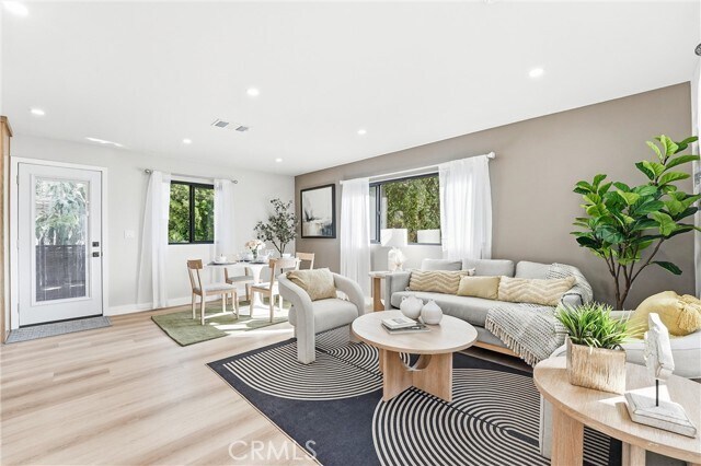 4523 Lexington Ave