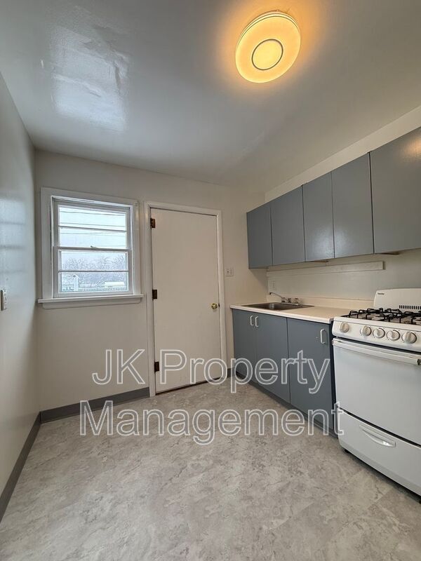 Photo - 417 14th St N