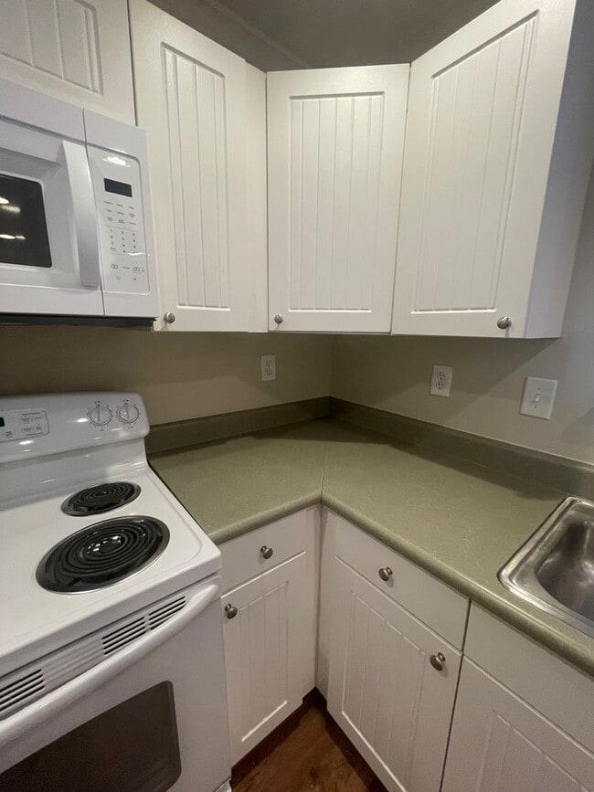 Photo - 17-1728 J&amp;S Unit 17-1728 - C