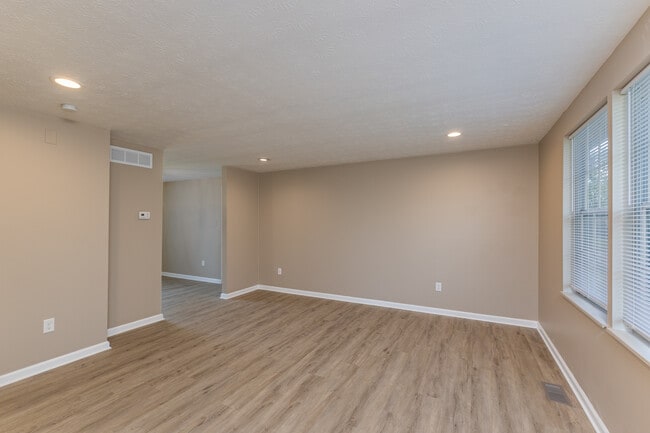 Photo - 1885 Lincrest Dr