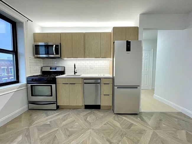 Building Photo - "Chic 1-Bedroom Retreat in Vibrant Williamsburg – Your Perfect Urban Oasis!"