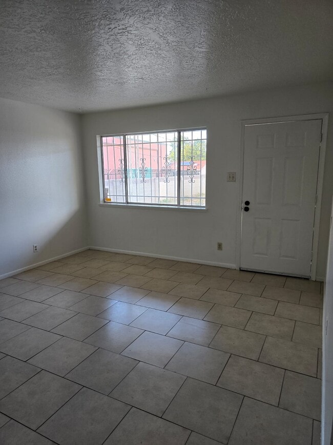 Photo - 147 General Arnold St NE Unidad 4