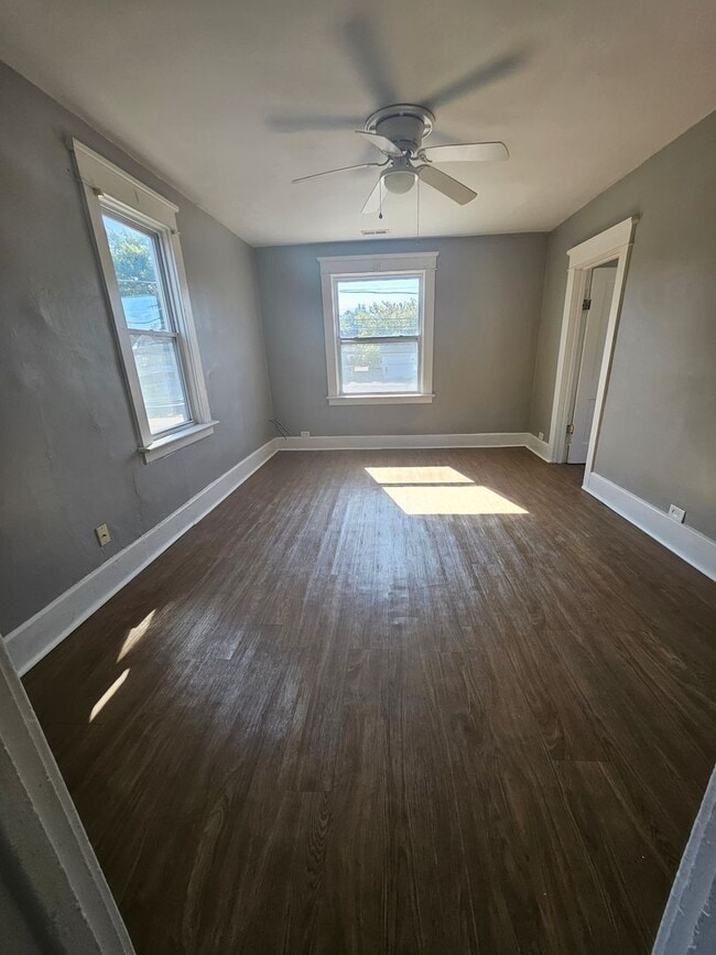 Building Photo - Upper 2 bedroom unit