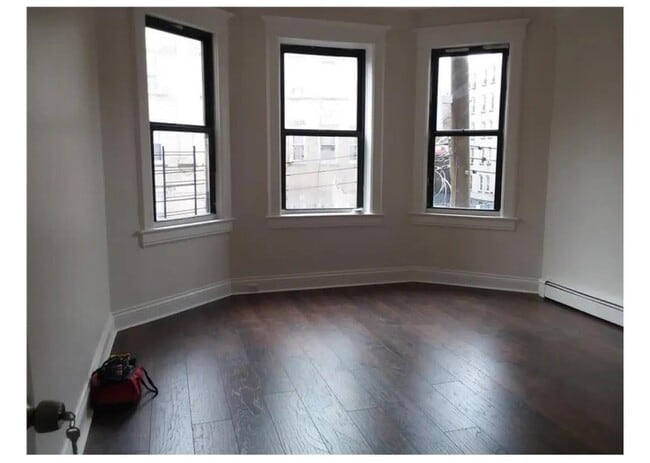 Building Photo - 11 Lawrence St Rental