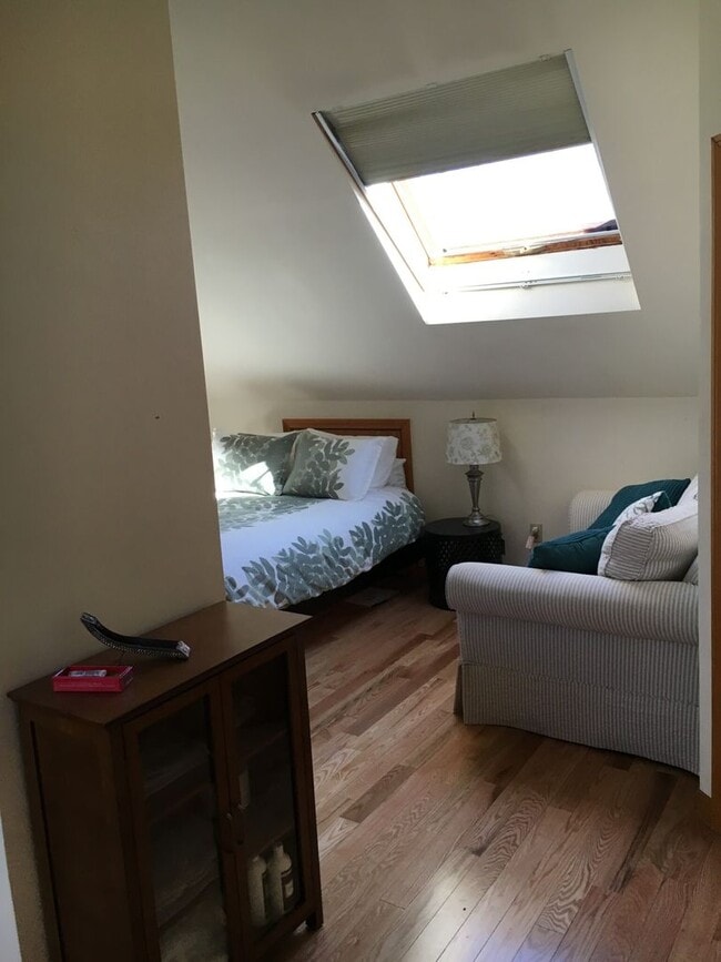 Photo - HOT NEWTON LISTING!!!